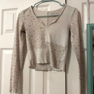 Long sleeve v-neck American Eagle shirt